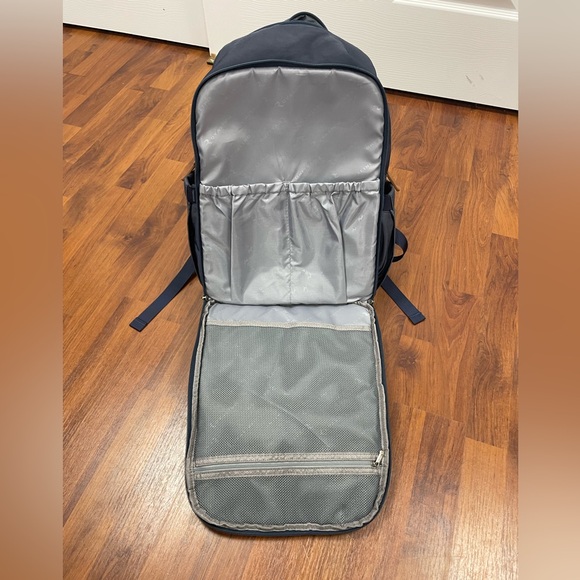 Ruvalino diaper bag. Lightly used. Navy blue with changing pad - Picture 8 of 13